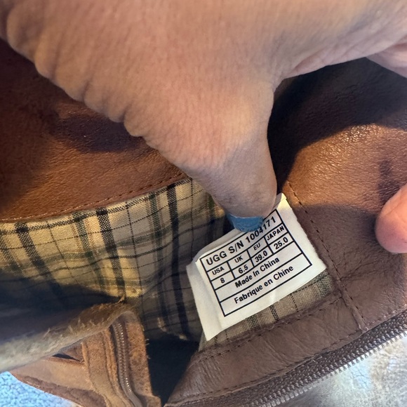 UGG Plaid Lined Leather Boots - Picture 7 of 9